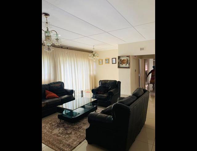 3 BEDROOM HOUSE FOR SALE IN GRANTHAM PARK